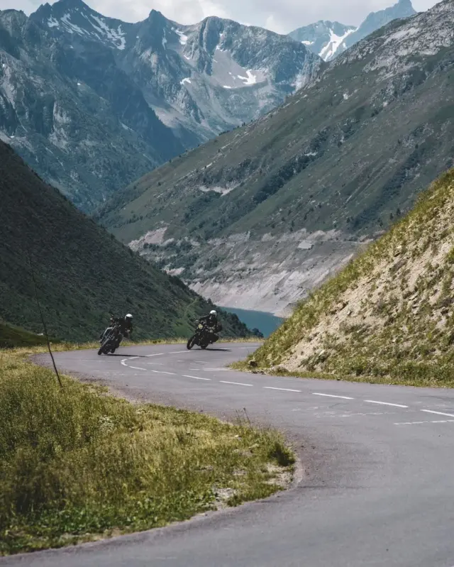 An Epic Road Trip from Bergamo (IT) passing through the French Alps, the Vercors massif, and all the Way West to the Pyrenees from Perpignan to Pamplona, stopping by the legendary Bardenas Reales desert and landing in the Ocean in Biarritz (FR).

Looking for the Shangri-La